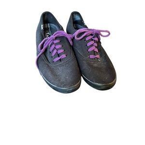 Men’s size 10 Classic keds canvas sneakers black purple laces